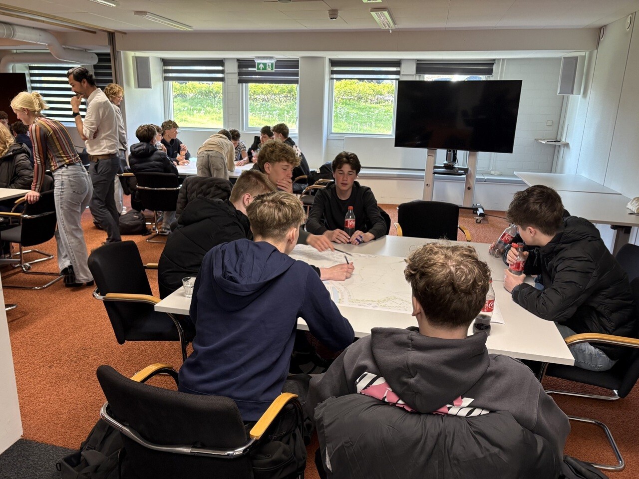 Leerlingen van Nuborgh College Lambert Franckens gaan aan de slag met de opdracht 'Maak een wij van de toekomst' - 1