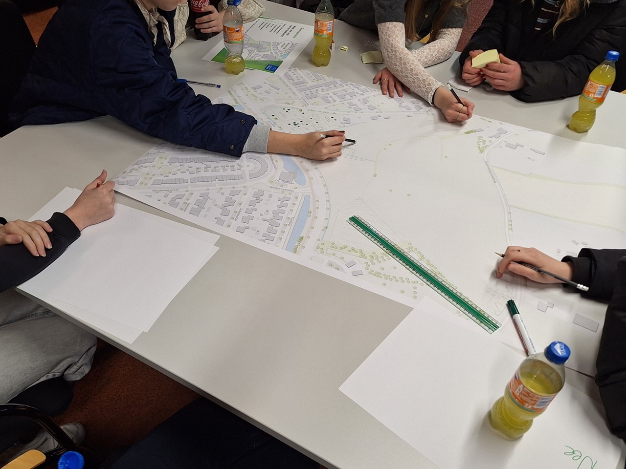 Leerlingen van Nuborgh College Lambert Franckens gaan aan de slag met de opdracht 'Maak een wij van de toekomst' - 2
