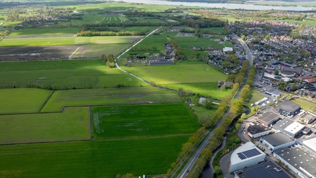 Gebied voor woningbouw Elburg-Oostendorp Zuid vanuit de lucht gezien