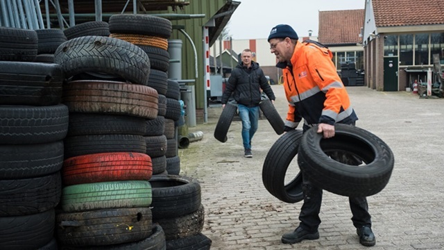 Autobanden inleveren gemeentewerf Elburg