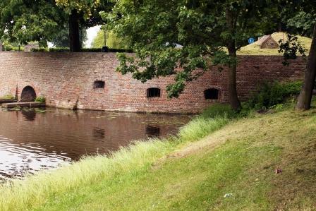 Gracht en wal binnenstad Elburg