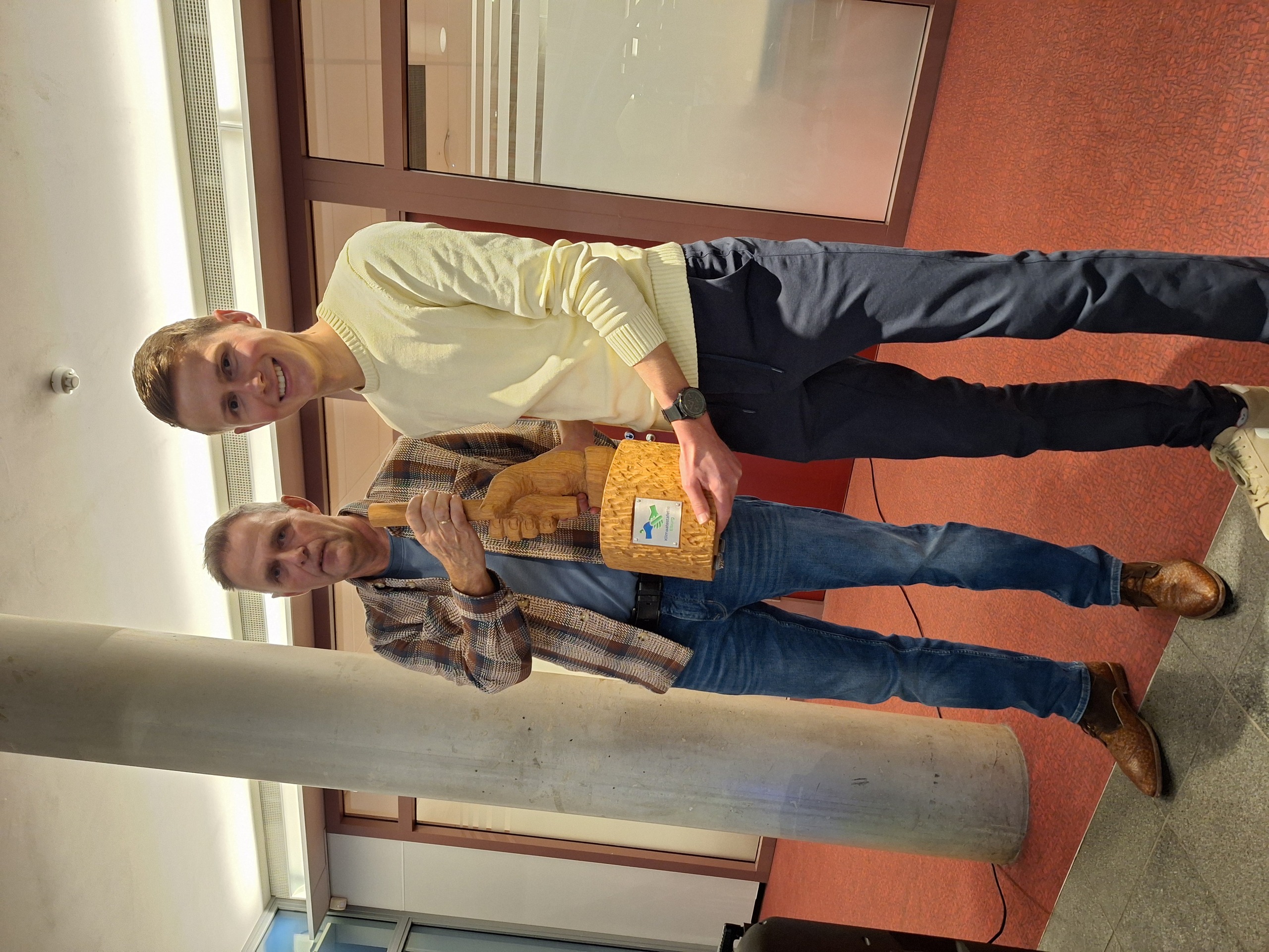 Tijdens de duurzaamheidsmarkt werd ook de Klimaatestafette uitgereikt aan Tim den Besten