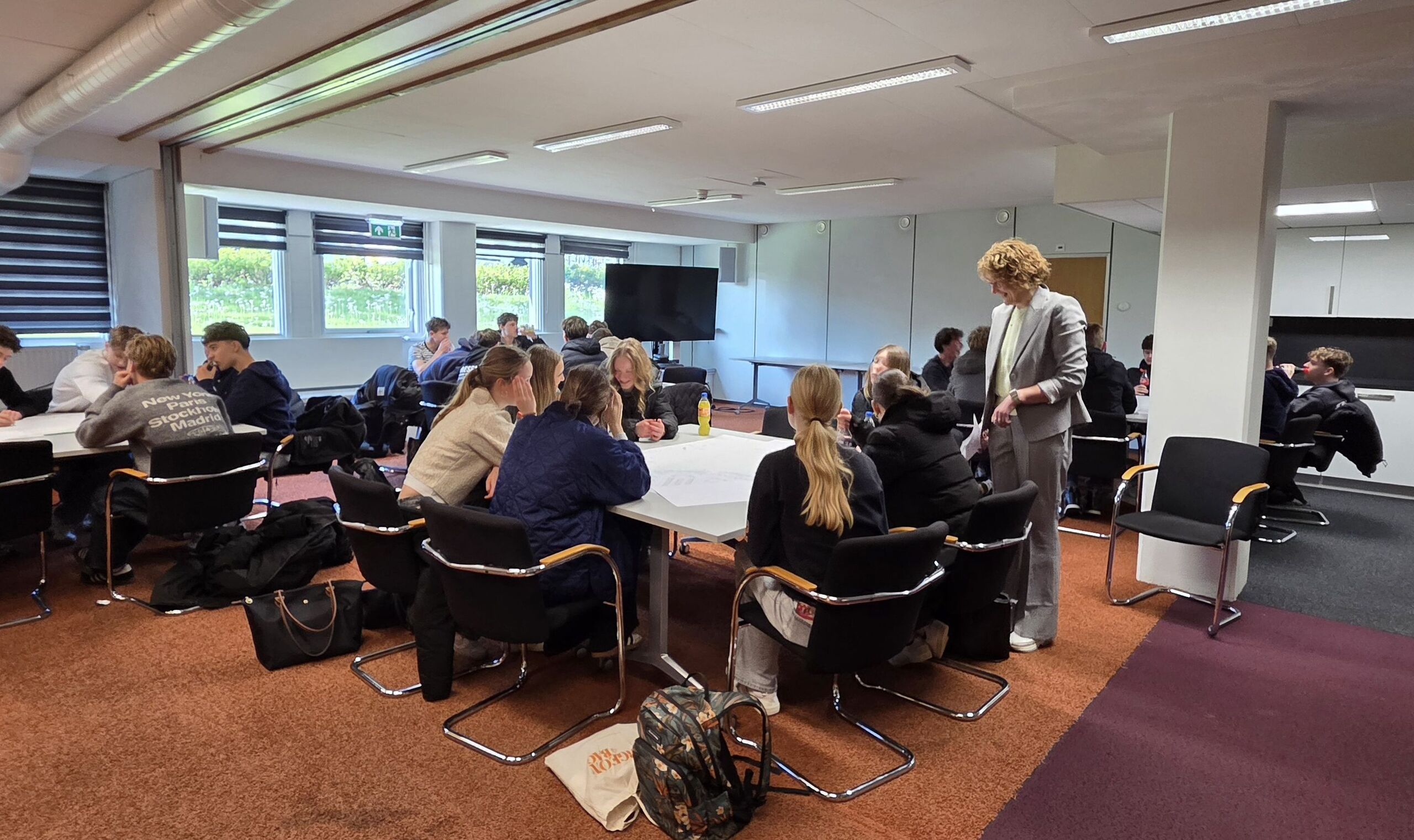 Leerlingen van Nuborgh College Lambert Franckens gaan aan de slag met de opdracht 'Maak een wij van de toekomst'