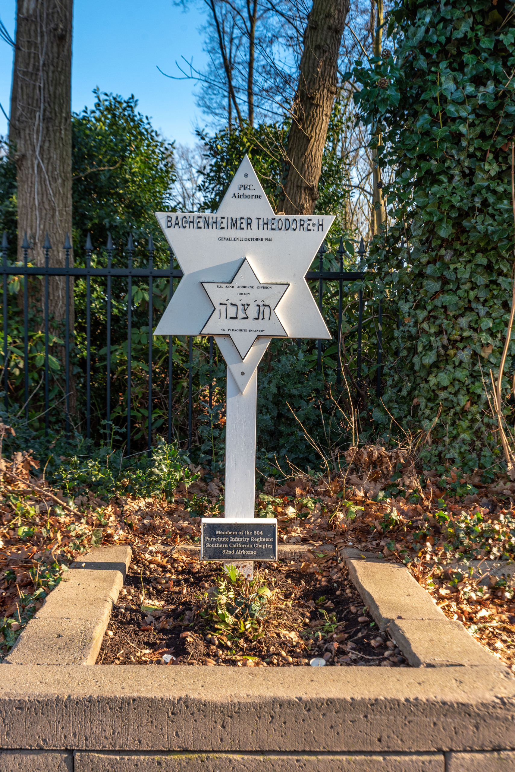 Het oorlogsmonument aan de Eperweg op t Harde